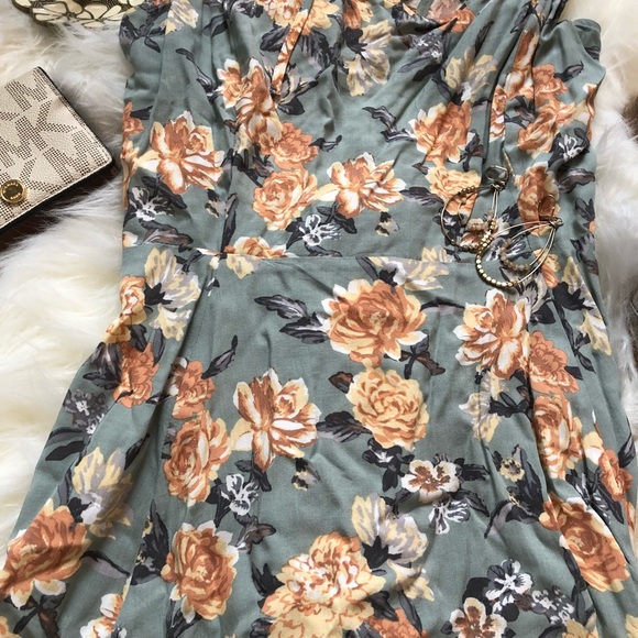 🔴SOLD🔴 F21 Floral Dress 🌼 - Picture 4 of 6